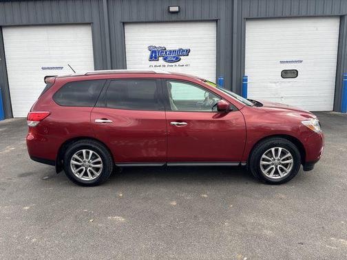 2016 Nissan Pathfinder SV