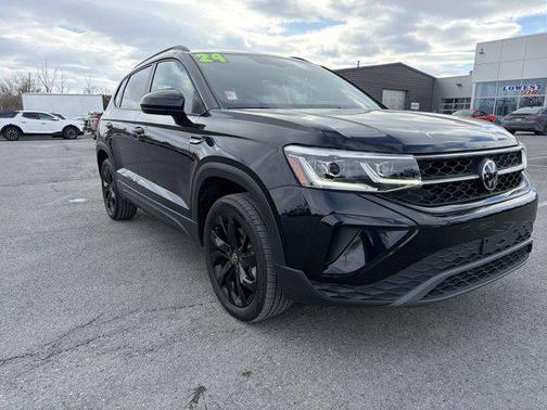 2024 Volkswagen Taos 1.5T SE Black