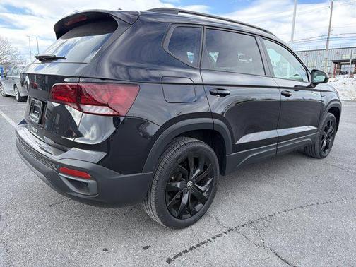 2024 Volkswagen Taos 1.5T SE Black