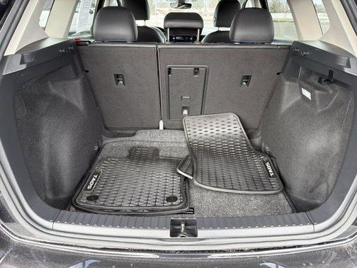 2024 Volkswagen Taos 1.5T SE Black