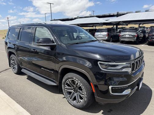 Diamond Black Crystal Pearlcoat 2022 Jeep Wagoneer Series III 4x4