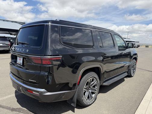 Diamond Black Crystal Pearlcoat 2022 Jeep Wagoneer Series III 4x4