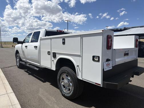 Bright White Clearcoat 2026 RAM 2500 Tradesman Crew Cab 4x4 8' Box