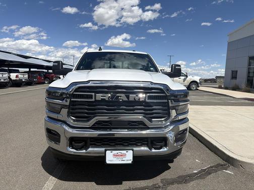 Bright White Clearcoat 2026 RAM 2500 Tradesman Crew Cab 4x4 8' Box