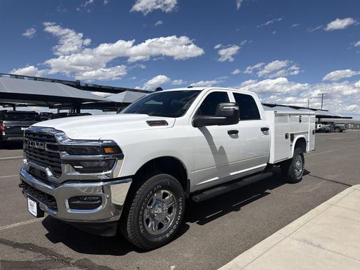 Bright White Clearcoat 2026 RAM 2500 Tradesman Crew Cab 4x4 8' Box