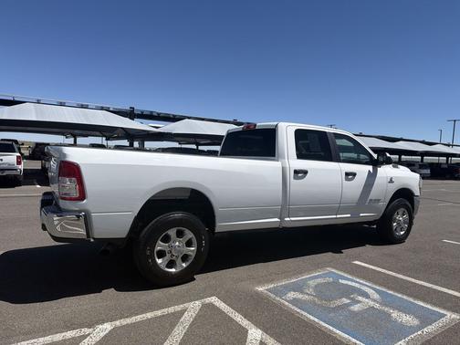 Bright White Clearcoat 2022 RAM 2500 Big Horn Crew Cab 4x4 8' Box