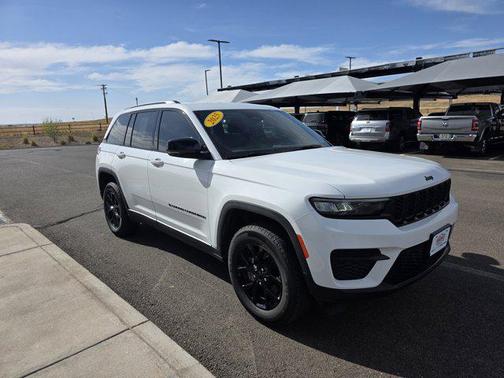 Bright White Clearcoat 2025 Jeep Grand Cherokee Altitude