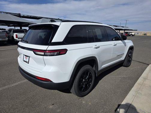 Bright White Clearcoat 2025 Jeep Grand Cherokee Altitude