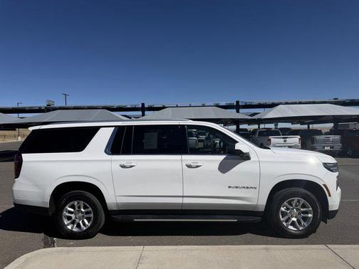 Summit White 2025 Chevrolet Suburban LT