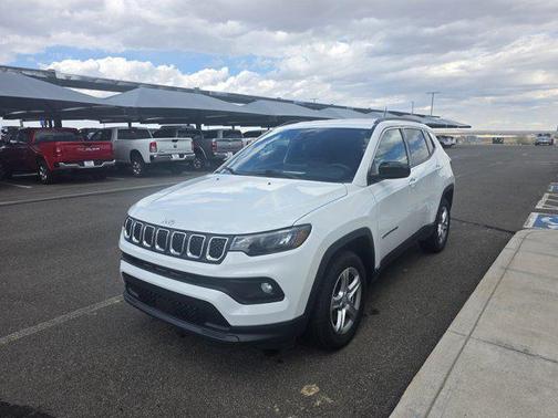 Bright White Clearcoat 2024 Jeep Compass Latitude