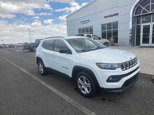 Bright White Clearcoat 2024 Jeep Compass Latitude