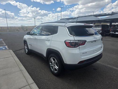 Bright White Clearcoat 2024 Jeep Compass Latitude