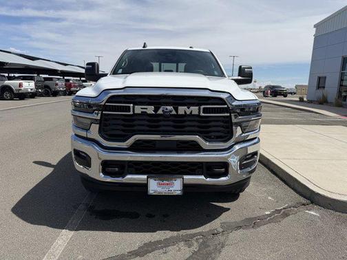 Bright White Clearcoat 2026 RAM 2500 Tradesman Crew Cab 4x4 8' Box