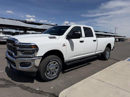 Bright White Clearcoat 2026 RAM 2500 Tradesman Crew Cab 4x4 8' Box