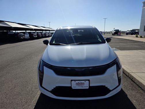 Bright White Clearcoat 2027 Chrysler Pacifica L