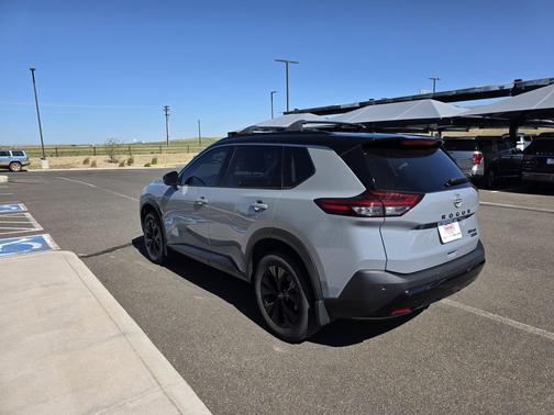 Boulder Gray Pearl/Super Black 2023 Nissan Rogue SV