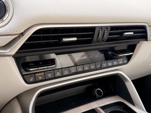 2024 Mazda CX-90 PHEV Premium Plus