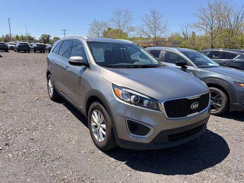 Titanium Silver 2017 Kia Sorento LX