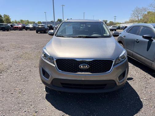 Titanium Silver 2017 Kia Sorento LX
