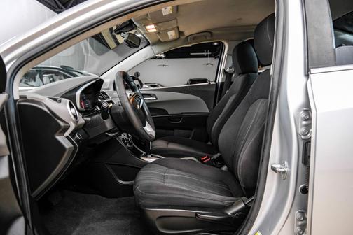 Silver Ice Metallic 2020 Chevrolet Sonic LT