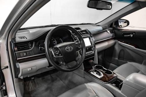 Classic Silver Metallic 2014 Toyota Camry XLE