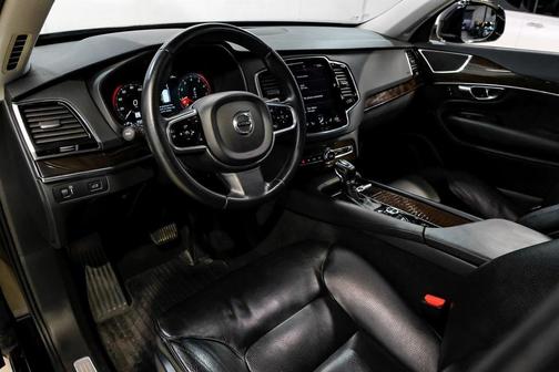 2017 Volvo XC90 T6 Momentum