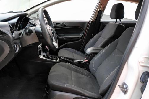 Oxford White 2019 Ford Fiesta SE