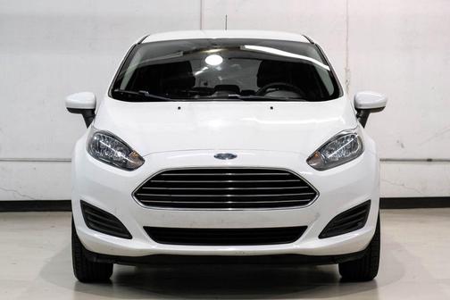 Oxford White 2019 Ford Fiesta SE