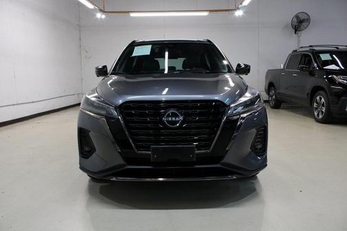 2022 Nissan Kicks SR