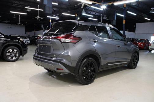 2022 Nissan Kicks SR