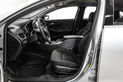 Silver Ice Metallic 2019 Chevrolet Malibu LT