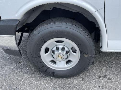 2025 Chevrolet Express 2500 Work Van