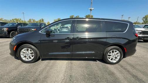 2022 Chrysler Voyager LX