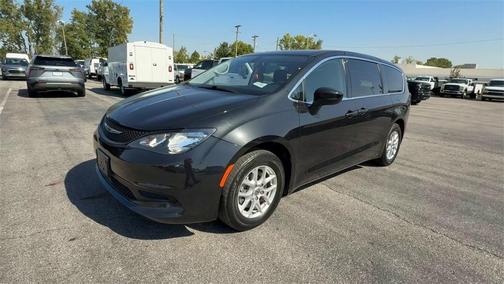 2022 Chrysler Voyager LX