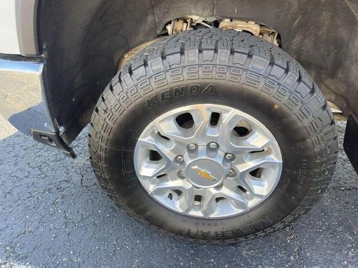 Summit White 2024 Chevrolet Silverado 2500 LT