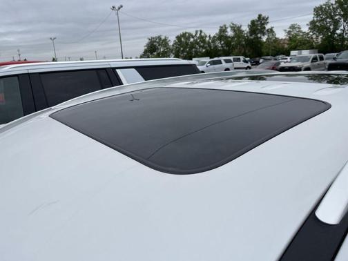 White Frost Tri-Coat 2022 Buick Enclave Premium
