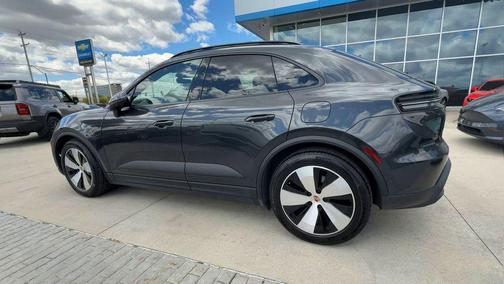 Gray 2024 Porsche Macan 4