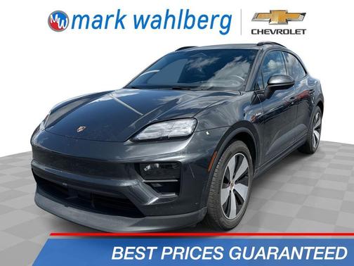 Gray 2024 Porsche Macan 4