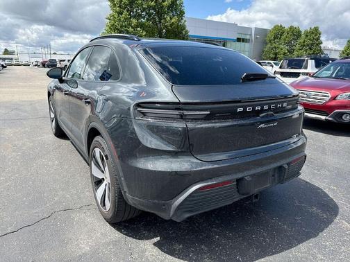 Gray 2024 Porsche Macan 4