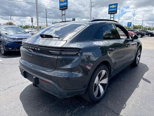 Gray 2024 Porsche Macan 4
