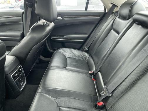 2022 Chrysler 300 Touring L