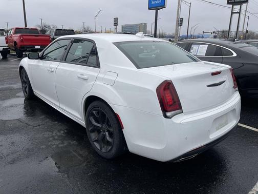 2022 Chrysler 300 Touring L