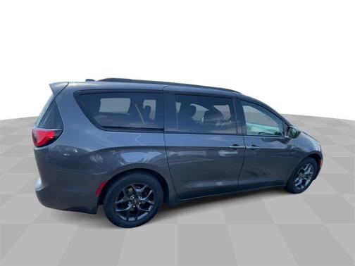 2018 Chrysler Pacifica Touring-L Plus