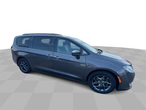 2018 Chrysler Pacifica Touring-L Plus