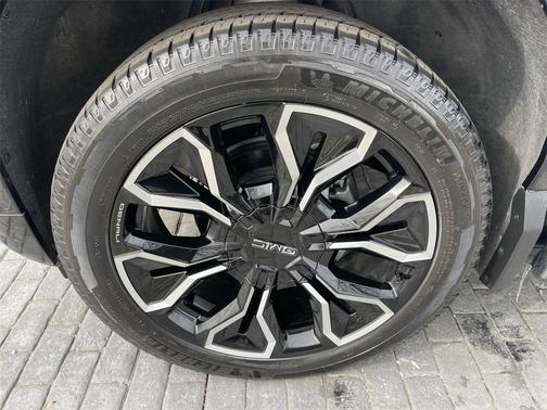 2025 GMC Sierra EV Denali