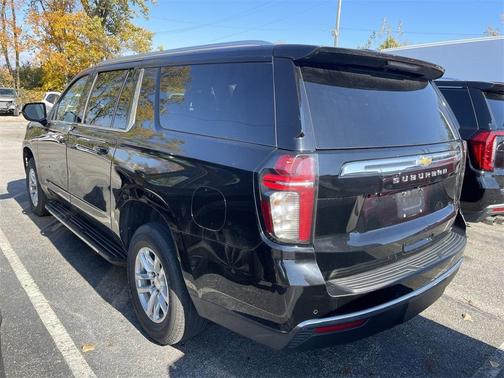2023 Chevrolet Suburban LT