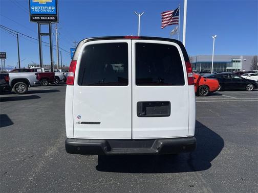 2022 Chevrolet Express 3500 LS