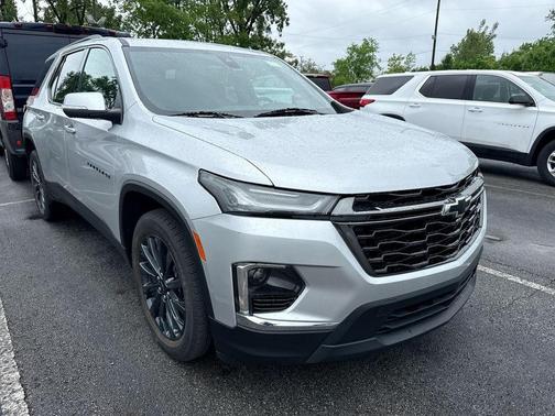 Silver Ice Metallic 2022 Chevrolet Traverse RS