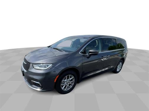 2023 Chrysler Pacifica Touring-L