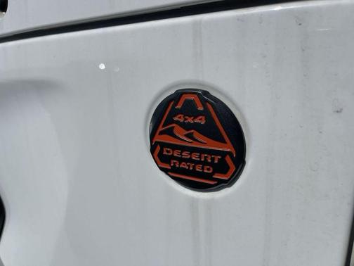 Bright White Clearcoat 2023 Jeep Gladiator Mojave